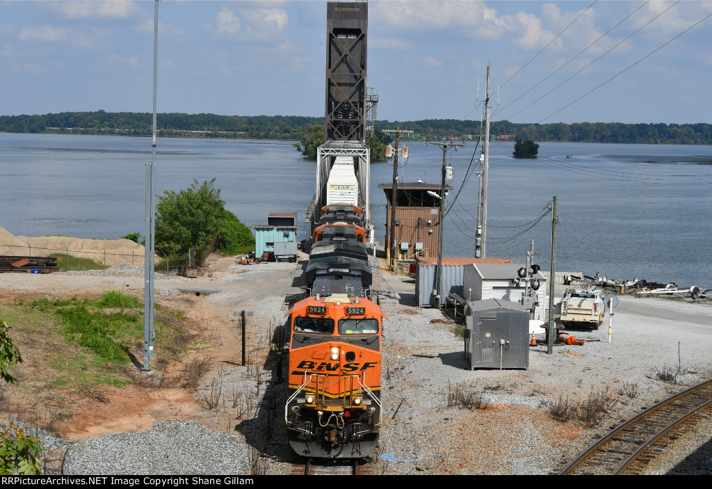 BNSF 5924